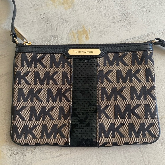 Michael Kors Small Cross Body - Picture 1 of 15